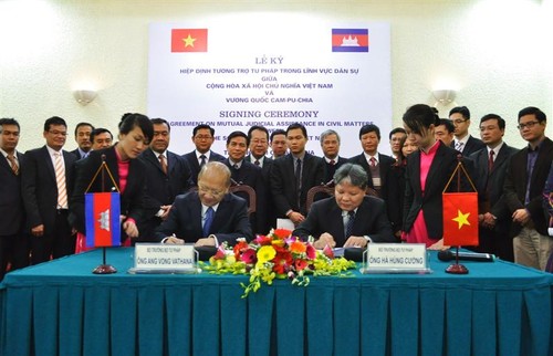 Việt Nam và Campuchia ký kết Hiệp định tương trợ tư pháp dân sự. - ảnh 1